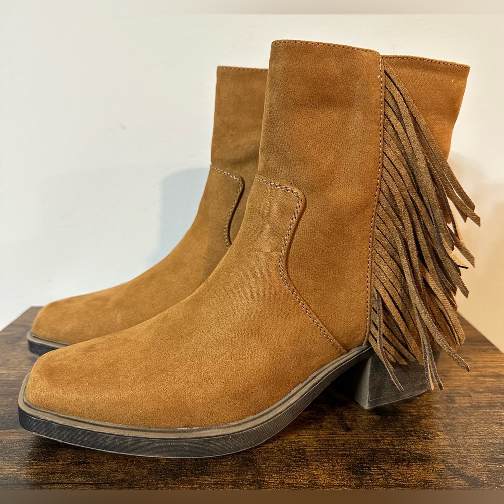 SO Womens Old Fashion Cognac Fringed Heeled Boots NWT Size 6.5